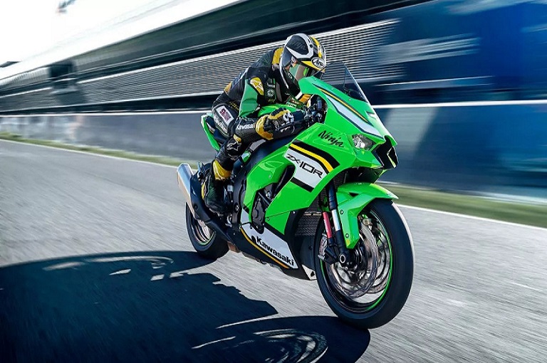 24_09_2025-kawasaki_bikes_24057123 (2)