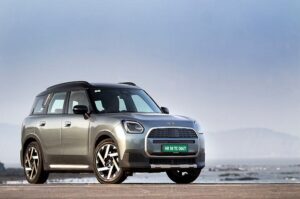 countryman-electric-exterior-right-front-three-quarter-11