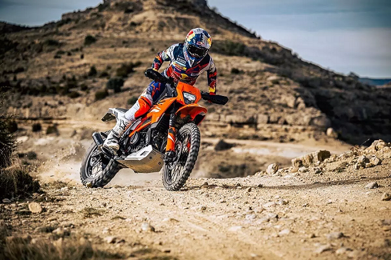 462679-662249my25-ktm-390-enduro-r-r-action-cat-b01actionktm-125-390-enduro-r-large