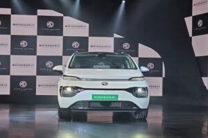 b03c6129-ebdc-4cd3-a95c-f3186c9c4e6e-MG-Windsor-EV-front-profile